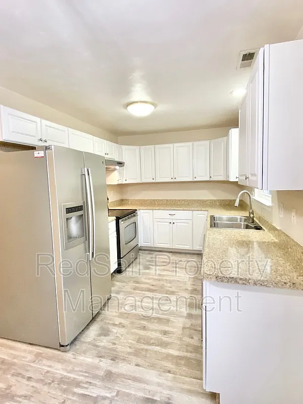 3 bed, 2.5 bath, 1455 sqft, $2,250 — Photo 2