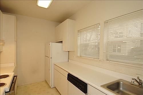 5th image of 221 S Fremont St APT 113