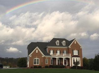 35550 W Greyfriar Dr, Round Hill, VA 20141