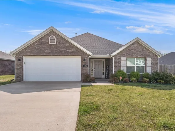 1170 N Pershing St, Fayetteville, AR 72704