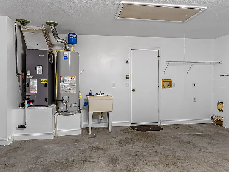 2941 Saint James Ln — Photo 23