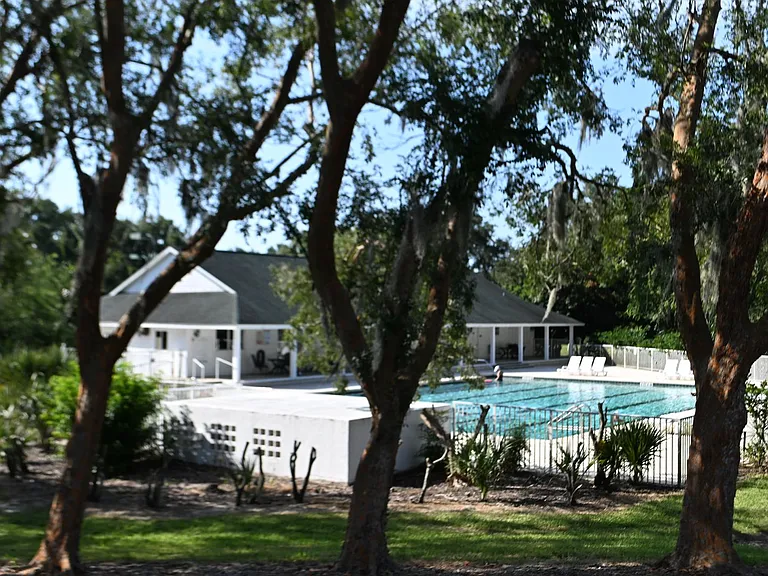 1341 Middle Lake Dr — Photo 41