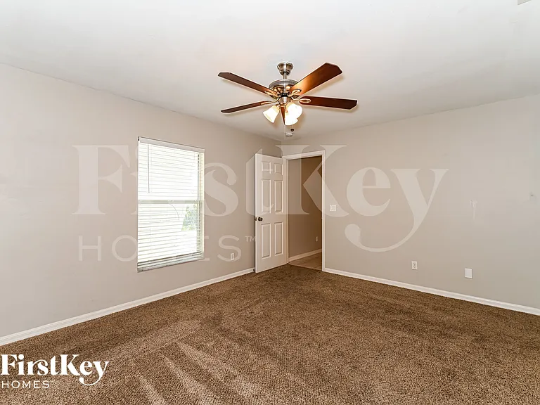 2919 NW 4th Pl — Photo 10