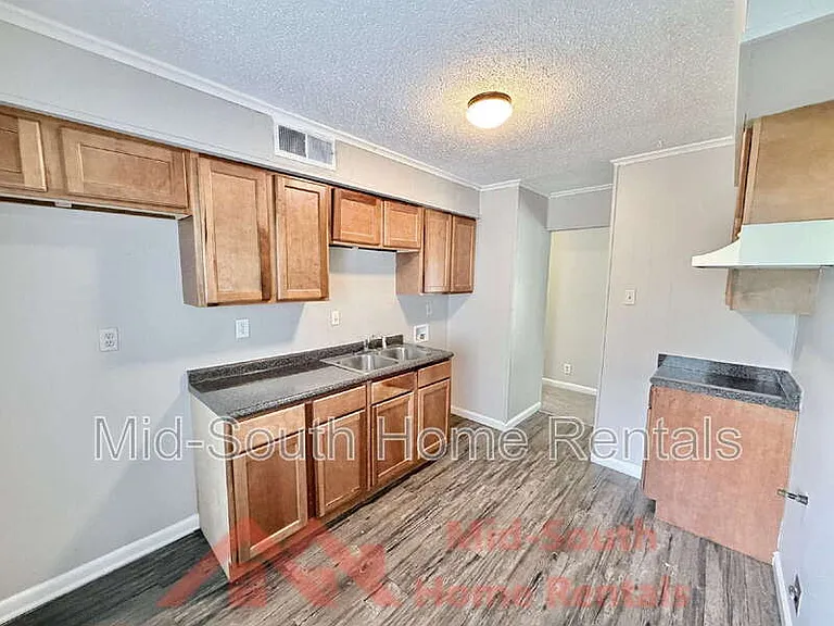 3191 Parham St — Photo 8