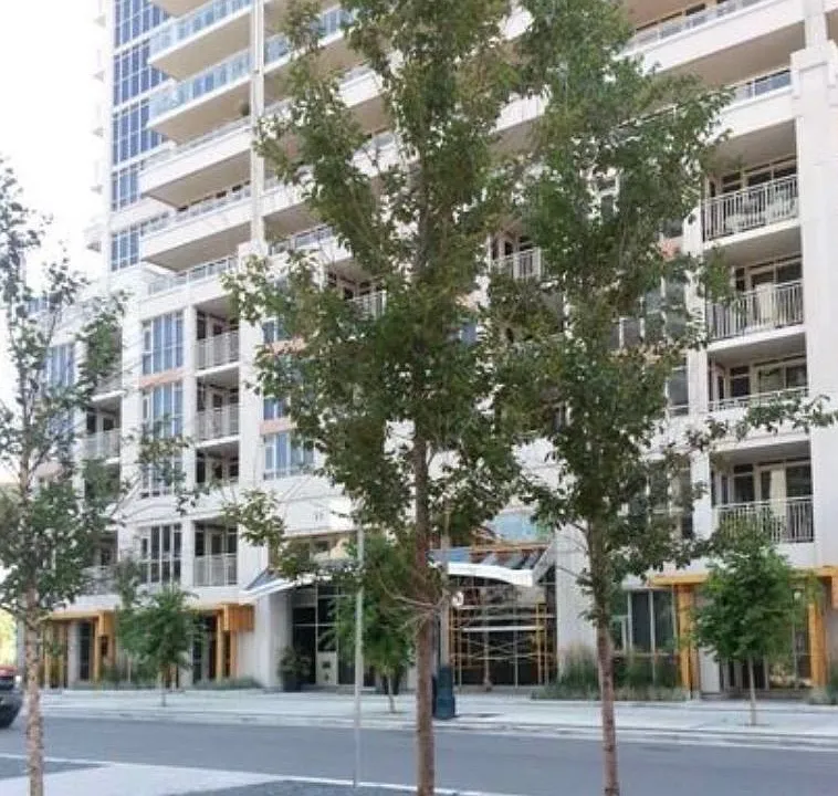 35 Bastion St #1802