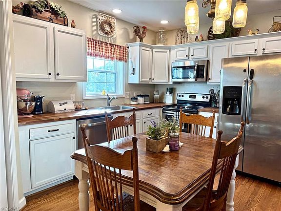 3rd image of 837 Sink Farm Rd
