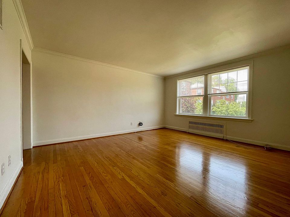 1st image of 811 Westwood Dr #3