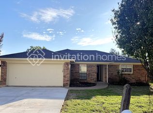 6704 Constitution Dr, Watauga, TX 76148