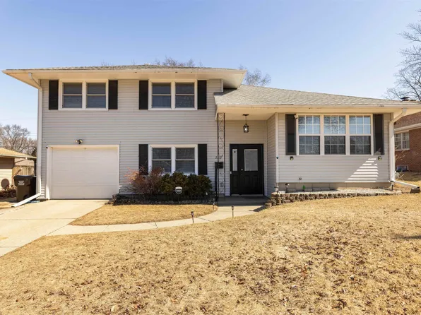 2312 Wyoming Dr, Rockford, IL 61108