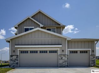 12101 S 111th Ave, Papillion, NE 68046