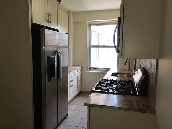 4th image of 570 Grand St APT 1805