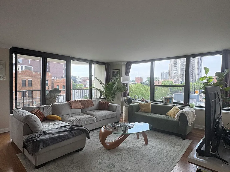 1560 N Sandburg Ter #415J — Photo 16