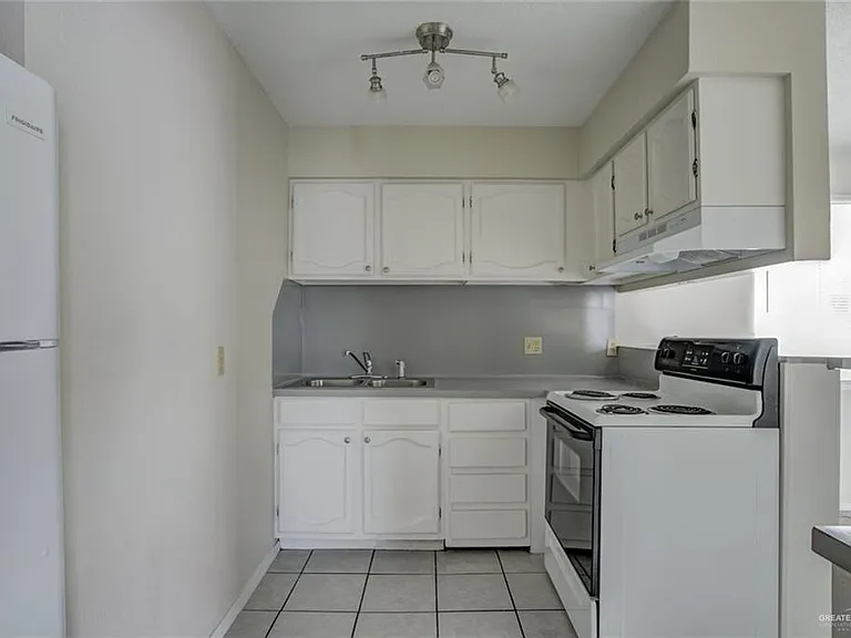2125 Kerria Ave — Photo 9