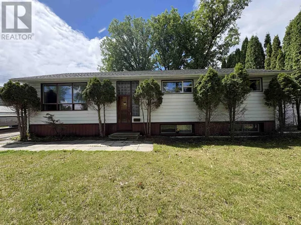 445 Church St, Fort Frances, ON P9A 1E3