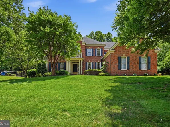 11693 Caris Glenne Dr, Herndon, VA 20170