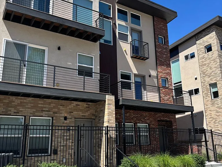 8 E Saint Elmo Ave — Photo 1