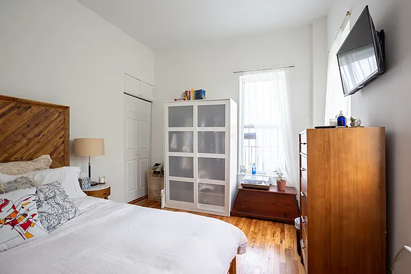 Rented by Douglas Elliman | media 8