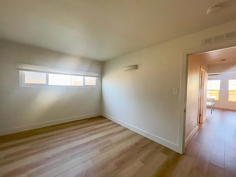 1055 Gilbert St — Photo 4