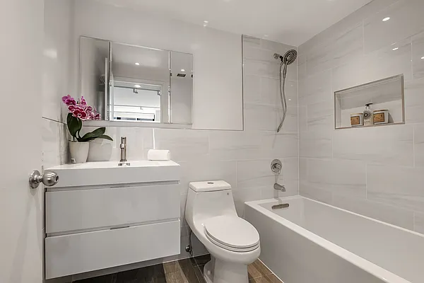 Rented by New York Private Realty Group | media 10