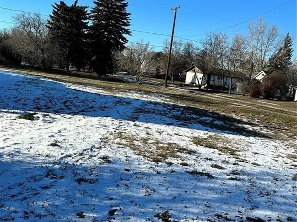 9 Warren Street, Redvers, SK S0C 2H0