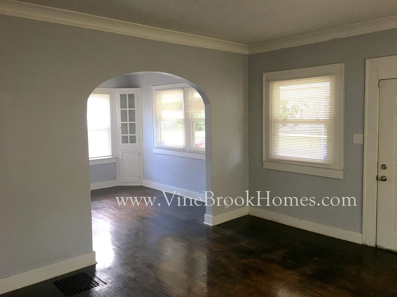 424 Harvard Pl photo 1
