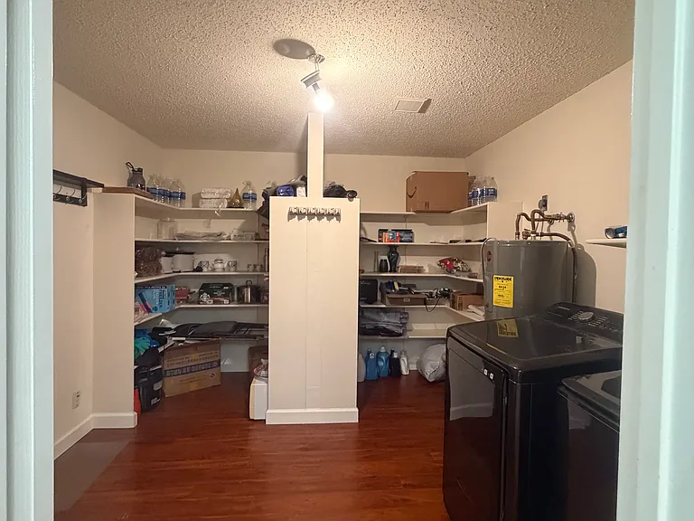 1208 Bradbury Ln — Photo 26
