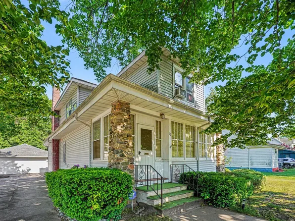 15 Church St, Hartford, MI 49057