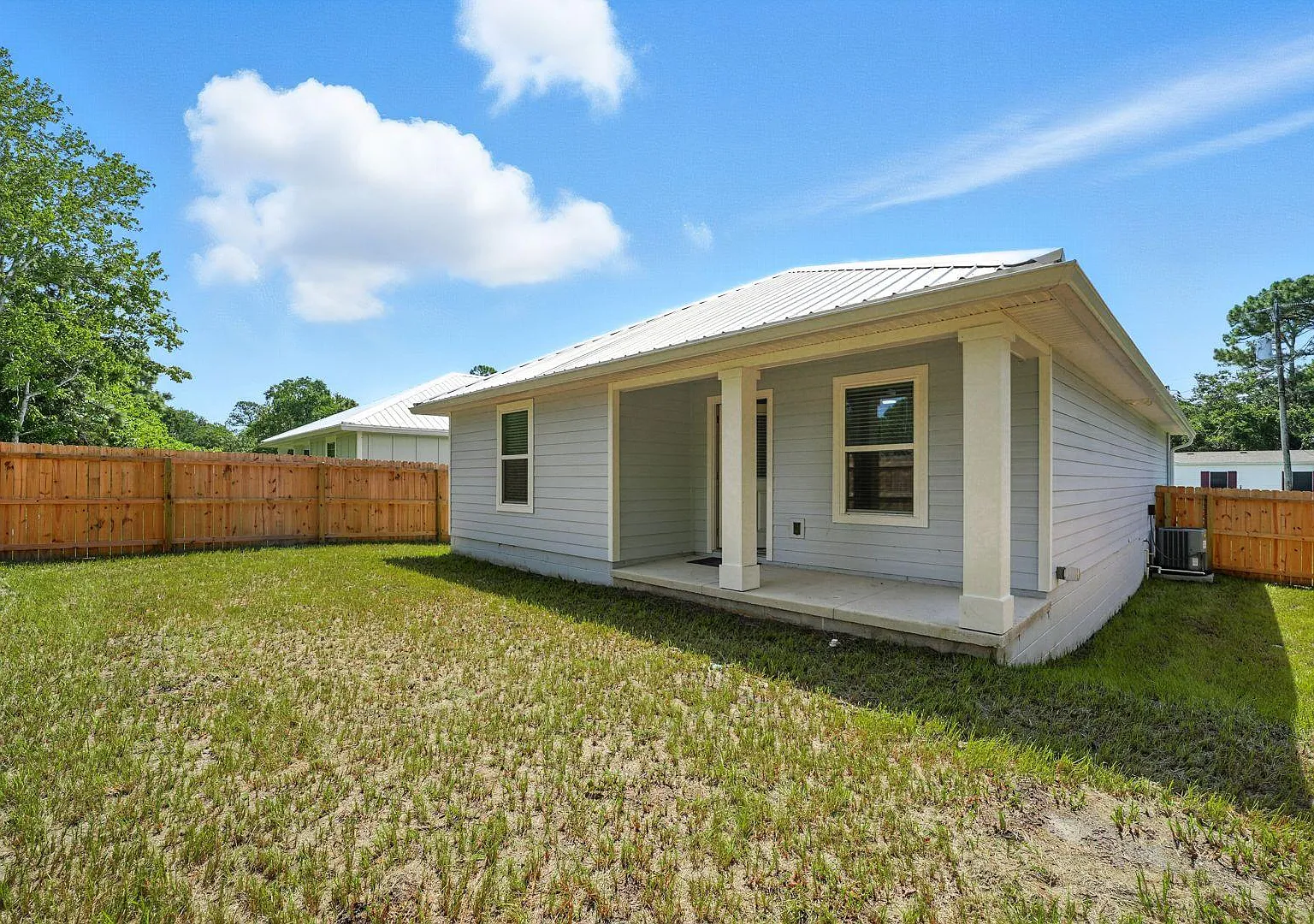 3 bed, 2.0 bath, 1607 sqft, $1,070 — Photo 3