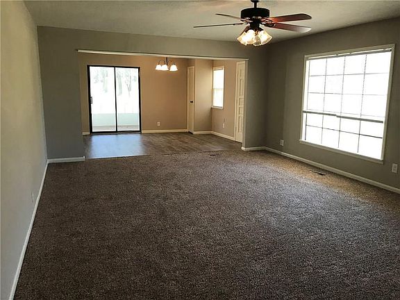 2nd image of 212 E Bowen Blvd