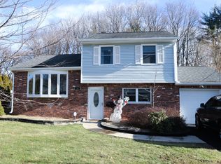 70 Edgewood Dr, Orangeburg, NY 10962