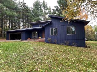 1067 Riverview Dr, Ishpeming, MI 49849