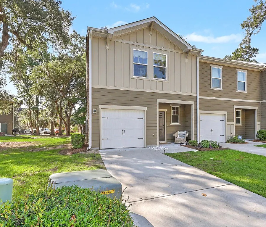 3 bed, 2.5 bath, 1524 sqft, $2,500 — Photo 1