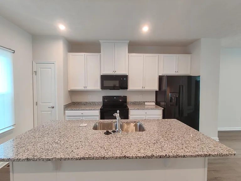 36 Wentworth Ln — Photo 12