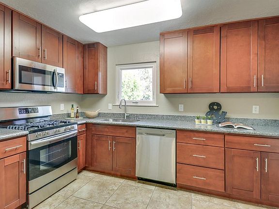 5th image of 1557 Shay Drive