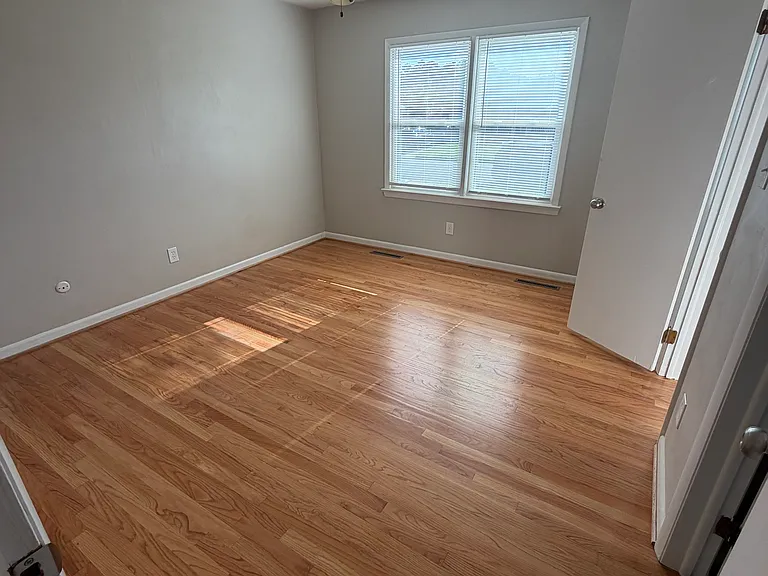 809 Hilltop Rd — Photo 5