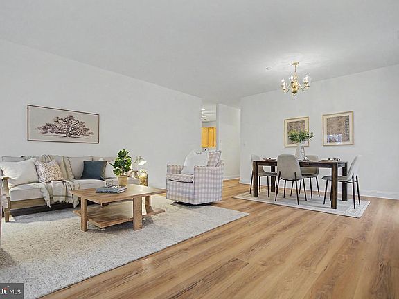 4th image of 906 Perry Landing Ct