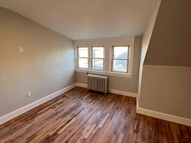 1202 W 10th St #5 — Photo 5