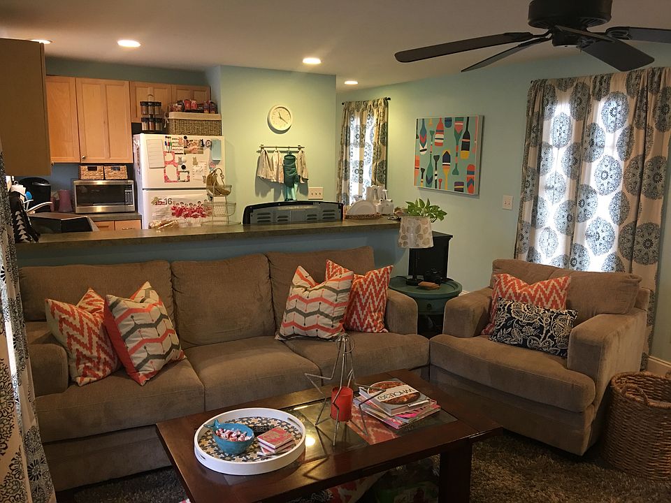 Charming living room & open kitchen
