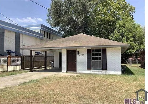 4 bed, $1,650 — Photo 1