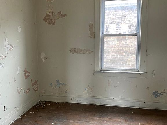 5th image of 3829 E Alder St