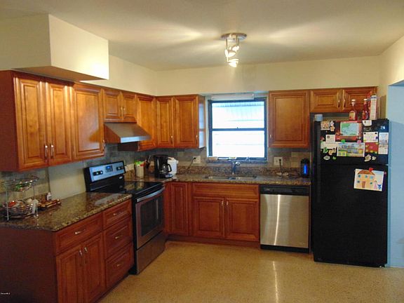 4th image of 380 Norwood Ave