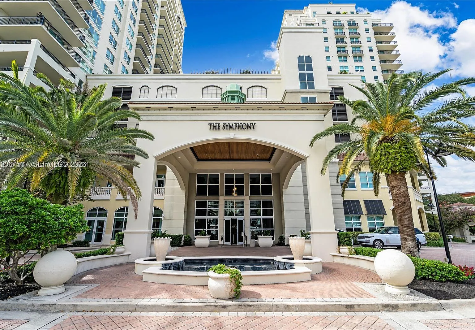 Symphony South Condo — Photo 1