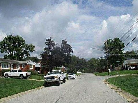 4th image of 7903 Eton Ln