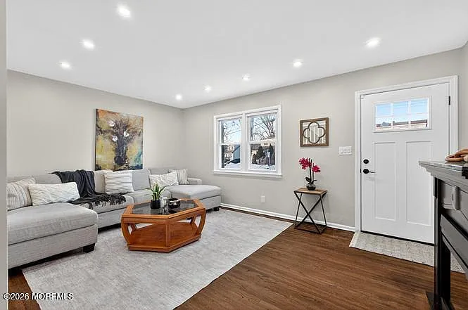 5 Lois Ave — Photo 24