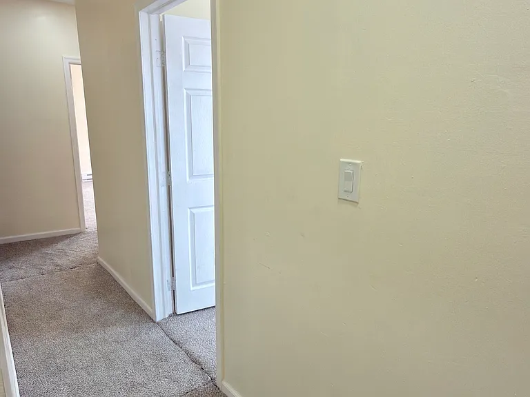 547 N Silk St — Photo 18