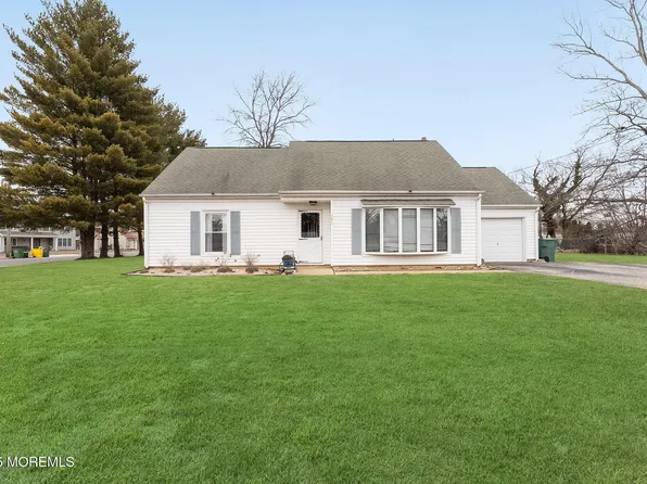 121 Liberty Drive, Lakewood, NJ 08701
