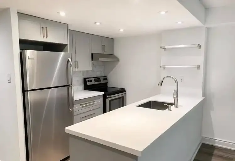 705 King St W #412 — Photo 3