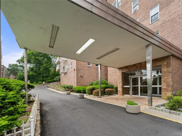 300 N Broadway #7B, Yonkers, NY 10710