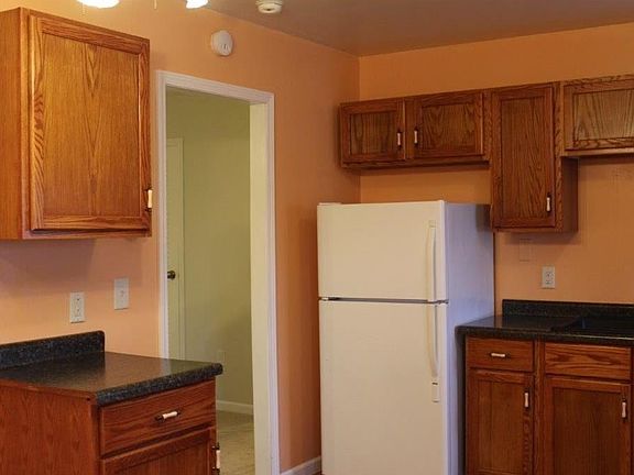 4th image of 99 Poe Ln