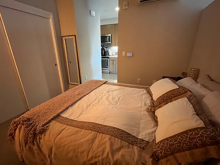Makati Cir — Photo 14